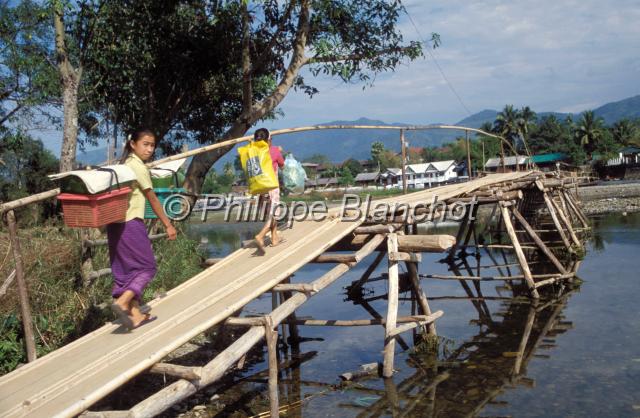 laos 27.JPG - Pont en bambouVang Vieng, Laos